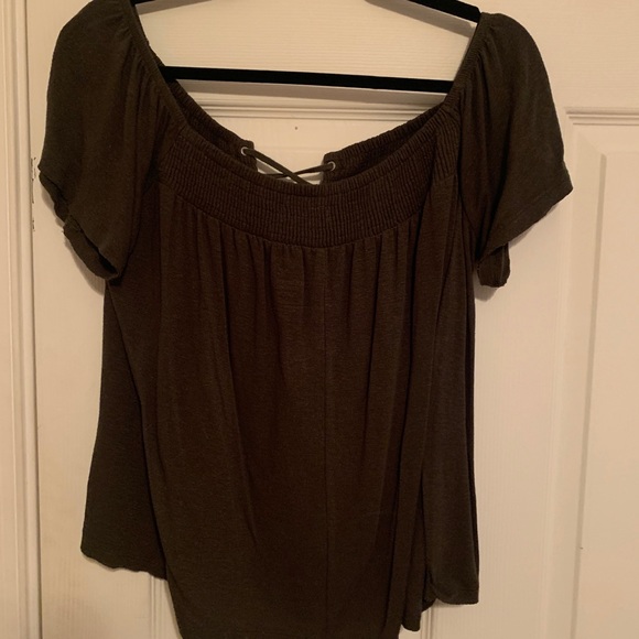 American Eagle off the shoulder blouse. - Picture 2 of 3